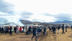 Migranti na otvorenom u blizini Bihaća. Foto: BIRN BiH