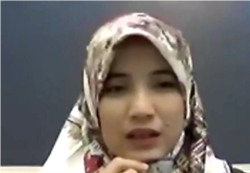 Tutik Nurul Jannah, pengasuh Ponpes Maslakul Huda, Kabupaten Pati, Jawa Tengah. (Foto: VOA/Nurhadi)