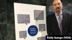 Dave Goldenberg, représentant de Brand Strategist Fashion Creative, lors de l’adoption du nouveau nom de l’agence américaine des médias internationaux (USAGM), Washington, 22 août 2018. (VOA/Eddy Isango)