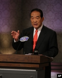 宋楚瑜在辩论会上讲话