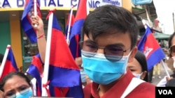 លោក ថា ​ឡាវី ជា​យុវជនម្នាក់​នៃ​ក្រុម​យុវជនខ្មែរ​ថាវរៈ។ (ហ៊ុល​ រស្មី/វីអូអេ)​