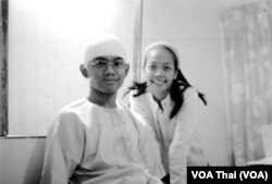 นพ.วิรุฬ และคุณบุหงา ลิ้มสวาท หลังการผ่าตัดก้อนเนื้อในสมองครั้งแรก