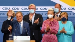 Kiongozi wa chama cha CDU Armin Laschet akiwa pamoja na wakuu wa chama