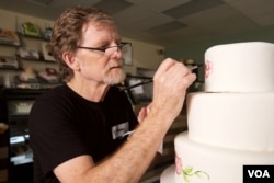 科罗拉多州“杰作蛋糕店”店主、蛋糕设计师杰克·菲利普斯 (照片来源: ADF)