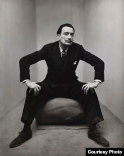 Irving Penn, Salvador Dali, New York,1947, Smithsonian American Art Museum, Gift of the artist. Copyright © The Irving Penn Foundation