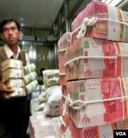 Seiring meningkatnya ekonomi Indonesia, potensi dana zakat diperkirakan terus meningkat dan bisa mencapai 217 Triliun Rupiah (foto: ilustrasi).