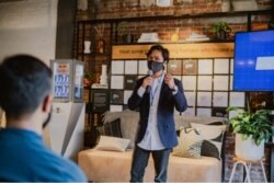 Elzi Muhammad memberikan presentasi proposal bisnis di Boston pada Oktober 2021.