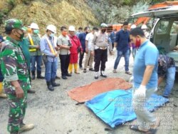 Proses pencarian dan evakuasi korban longsor di areal proyek pembangunan PLTA Batang Toru, Kecamatan Batang Toru, Kabupaten Tapanuli Selatan, Sumatera Utara, Jumat 30 April 2021. (Courtesy: BPBD Tapanuli Selatan)