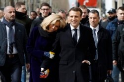 APTOPIX France Virus Oubreak