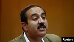 G'ulom Mujtaba Patang, 157 ming kishilik politsiyaga bosh vazir, qonunchilar nazarida ishiga munosib emas.