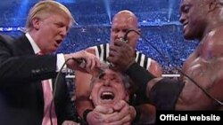 Donald Trump rasant le crâne de Vince McMahon du WWE. (Archives)