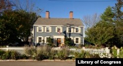 A home built in the colonial style in New Castle, New Hampshire. (Photo by Carol Highsmith)