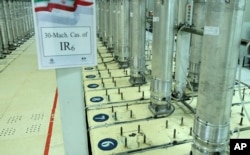 Mesin centrifuge terlihat di fasilitas pengayaan uranium Natanz di Iran tengah, 5 November 2019. (Organisasi Energi Atom Iran via AP)