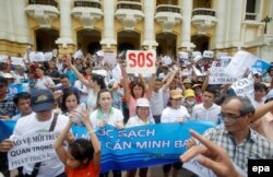 FILE – Demonstrators protest against Taiwanese enterprise Formosa Plastics, saying they are demanding cleaner water after massive fish deaths in recent weeks, in Hanoi, Vietnam, May 1, 2016.
