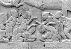 រូបឯកសារ៖ រូបចម្លាក់បុរាណឆ្លាក់នៅលើផ្ទះថ្មនៃប្រាង្គប្រាសាទអង្គរវត្ត ថ្ងៃទី ២២ ខែសីហា ឆ្នាំ ១៩៦៩។