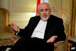 menlu Iran Mohammad Javad Zarif saat diwawancarai oleh Associated Press di New York, 24 April 2018. (Foto: dok).