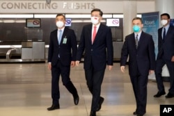 资料照：中共官媒新华社发布照片显示中国驻美新大使秦刚抵达华盛顿履新。(2021年7月28日)