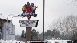 지난달 미국 오리건주 포틀랜드 시내 음식점 앞에 채용 안내문이 게시돼있다. (자료사진)