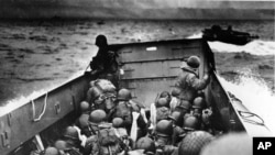 រូបថត​ឯកសារ៖ ទាហាន​សម្ព័ន្ធមិត្ត​ប្រុងប្រៀប​ឡើង​គោកនៅ​ថ្ងៃ​ទី​៦​ខែ​មិថុនា​ឆ្នាំ​១៩៤៤