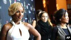 Mary J. Blige arrives at The Grove's 11th Annual Christmas Tree Lighting Spectacular Presented By Citi at The Grove on Nov. 17, 2013 in Los Angeles, California.