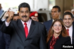 马杜罗2018年5月22日庆祝自己大选获胜（路透社）