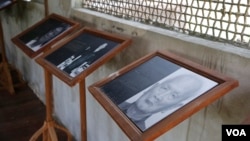 Photos of Khmer Rouge leaders are on display at The Anlong Veng Peace Center, in Oddor Meanchey province, Wednesday April 26, 2017. (Sun Nairn/VOA Khmer)
