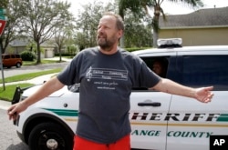 Eric Paddock, adik pelaku penembakan Las Vegas Stephen Paddock, berbicara pada media, 2 Oktober 2017, di Orlando, Fla.