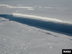 Ice front of the ice shelf in front of Pine Island Glacier, a major glacier system of West Antarctica.
