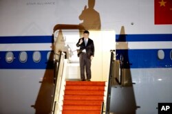 In this Nov. 15, 2018 photo, Chinese President Xi Jinping waves as he arrives at Port Moresby, Papua New Guinea.