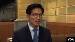 김문수 전 경기도지사가 4일 VOA와 인터뷰를 하고 있다.