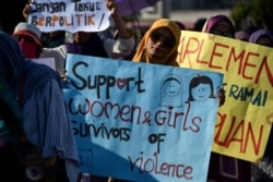 Aktivis mengambil bagian dalam acara memperingati Hari Perempuan Sedunia di Banda Aceh. (Foto: dok. AFP/Chaideer Mahyuddin)
