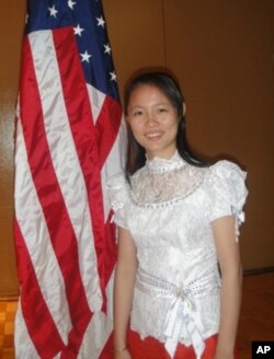 កញ្ញា លីម គឹមលួង សិស្ស​ថ្នាក់​ទី​១២​នៅ​ខេត្ត​កំពង់ឆ្នាំង