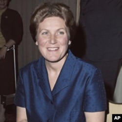 斯大林女儿投奔美国后与记者见面谴责苏联体制(1967年)