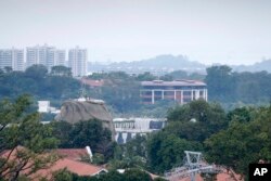 Deo fasade hotela Kapela vidi se u sredini ove fotografije, na ostrvu Sentosa u Singapuru, 6. juna 2018, pred samit planiran za utorak, 12. juna, u Singapuru, između predsednika Donalda Trampa i severnokorejskog autokrate, Kim Džong Una.