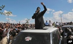 Kenyan opposition leader Raila Odinga addresses supporters in Nairobi, Kenya, Nov. 28, 2017.