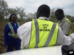 Zambian farmers Lillian Phiri (Left ) , Collin Nkatiko (Middle) of the Conservation Farming Unit (CFU)