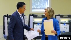 Capres dari partai Republik, Mitt Romney bersama istrinya, Ann, seusai memasukkan surat suaranya di salah satu TPS di Belmont, Massachusetts (6/11).