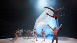 លោក ណែម​ សុផា​ កំពុង​សម្តែង​ក្នុង​កម្មវិធី Colibri នៅ​ក្នុង​មជ្ឈមណ្ឌល​សៀក TOHU ក្នុង​ទីក្រុង Montreal ប្រទេស​ កាណាដា កាលពី​ថ្ងៃ​ទី១១ ខែ​មិថុនា ឆ្នាំ២០១៦។ (រូបថត៖ Mathieu Pothie/mathieupothier.com)