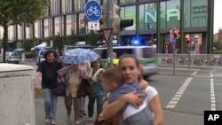 فرار مردم از مرکز بزرگ خریداری شهر مونشن