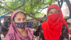 Mothers coming to take children home from a mobile school in New Delhi, India. (Anjana Pasricha/VOA)