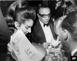 ماریا کالاس و اوناسیس در رستورانی در پاریس - ۱۹۶۶