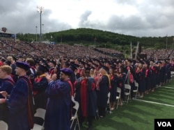 Liberty University students cheer after hearing "Land of the Free and Home of the Brave" at the Christian school's commencement ceremony in Lynchburg, Virginia, May 13, 2017. (C. Presutti/VOA)