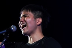 Tattep Ruangprapaikit, a political science student and LGBTQ activist who is leading the Free People group, speaks during a rally in Bangkok, Thailand, August 16, 2020. Picture taken August 16, 2020. REUTERS/Athit Perawongmetha