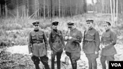 NKVD cəlladları - Sonradan DTK-ya çevrilən və milyonlarla günahsız adamın ölmünə bais olmuş bu qurum Stalinin idarəçilik apparatının əsas hissəsi idi.