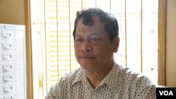 Touch Chanthan, 60, is the former commune chief of Phsar Depo 2 commune, July 3, 2017. (Sun Narin/VOA Khmer)