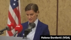 Ana Brnabić tokom obraćanja prisutnima na ceremoniji obeležavanja 100 godina od kada se srpska zastava vijorila iznad Bele kuće (Foto: VOA/Helena Đorđević)
