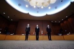 14일 도쿄의 일본 외무성에서 미-한-일 북 핵 수석대표 회의가 열렸다. 왼쪽부터 성 김 미국 대북특별대표, 후나코시 다케히로 일본 외무성 아시아대양주국장, 노규덕 한국 외교부 한반도평화교섭본부장.