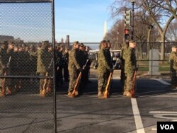 Members of the Marine Band wait for orders to march during the full dress rehearsal of the inauguration (E. Sarai/VOA News)