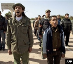 Xalqaro hamjamiyat Liviya muxolifatiga qurol uzatish haqida o’ylanmoqda