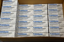 Kotak vaksin COVID-19 Johnson & Johnson di McKesson Corporation, Shepherdsville, AS, 1 Maret 2021. (Timothy D. Easley/Pool via REUTERS/File Photo)